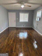 3741 Hopkins Rd in Powder Springs, GA - Foto de edificio - Building Photo