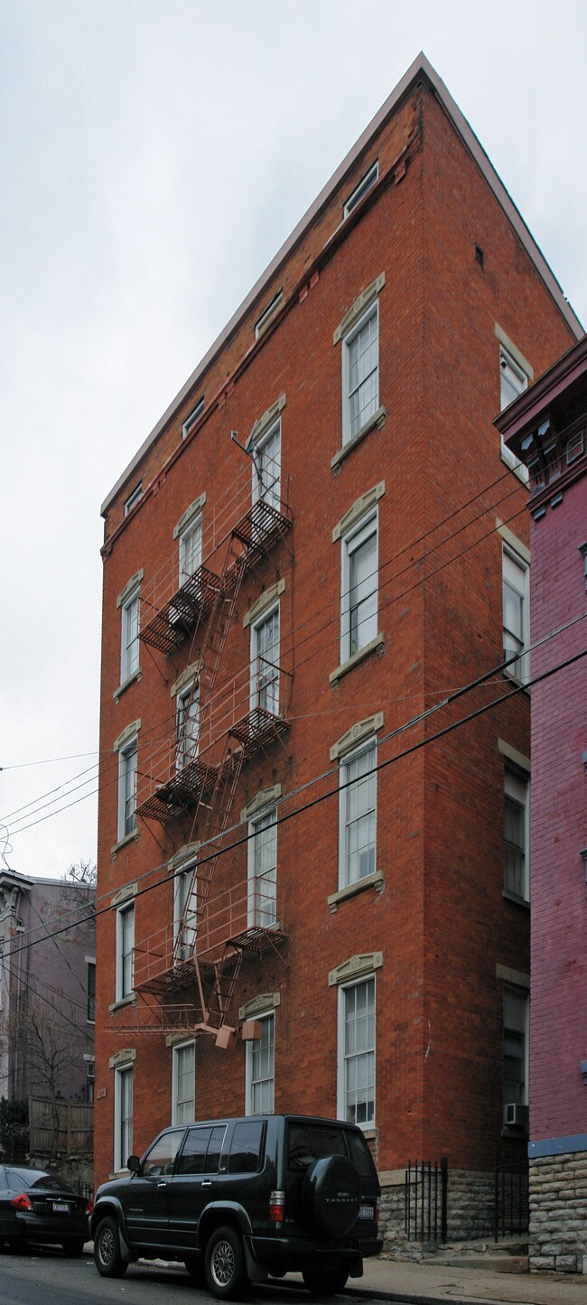 554 Milton St in Cincinnati, OH - Building Photo - Building Photo