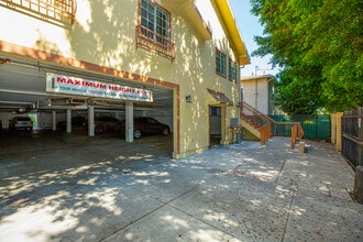 6824 Radford Ave in North Hollywood, CA - Building Photo - Building Photo