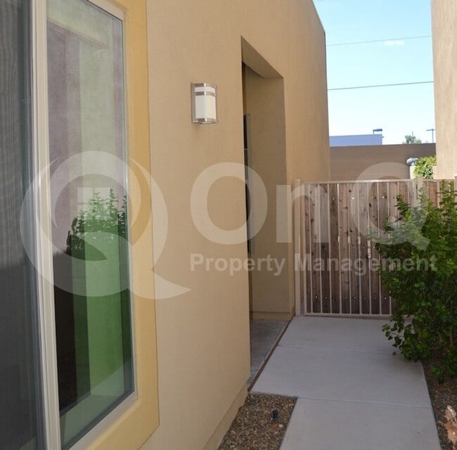 property at 3113 E Danbury Rd