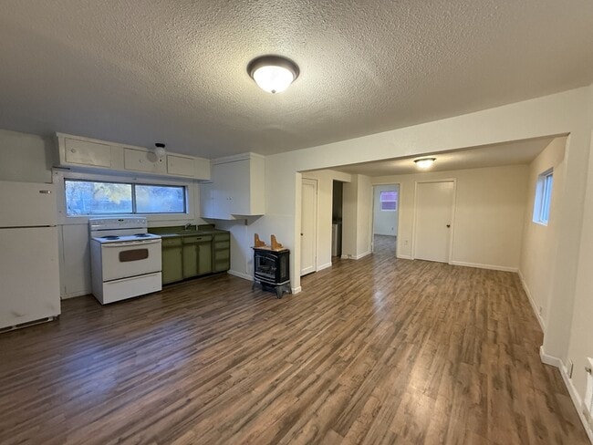 173 SE Lane Ave in Roseburg, OR - Building Photo - Building Photo