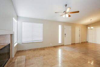 3424 Edgehill Way in North Las Vegas, NV - Foto de edificio - Building Photo