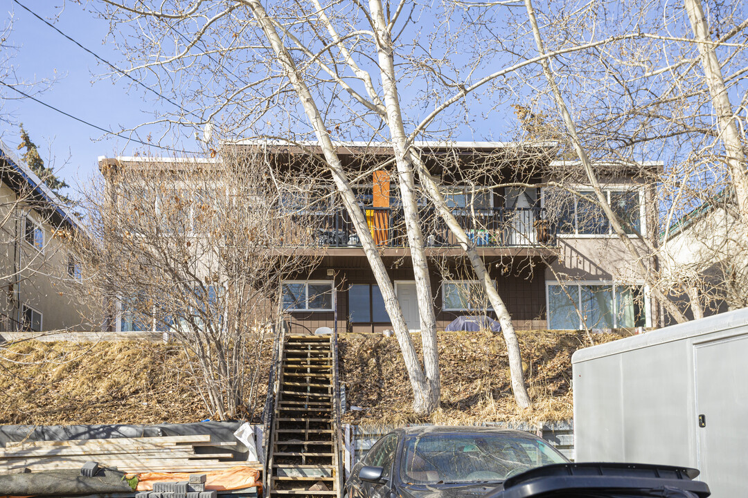 4420 4 St NW in Calgary, AB - Building Photo