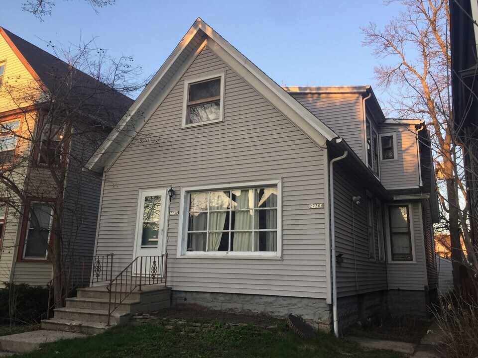 2730 N Oakland Ave, Unit 2730 N Oakland Ave 53211. in Milwaukee, WI - Foto de edificio