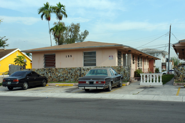 155 W 5th St in Hialeah, FL - Foto de edificio - Building Photo