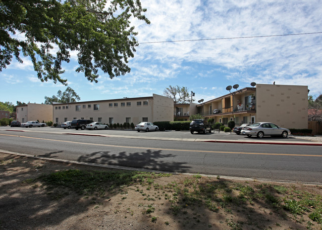 Riviera Apartments in Reno, NV - Building Photo - Building Photo