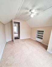 2302 Chesning Ave in Jackson, MI - Building Photo - Building Photo