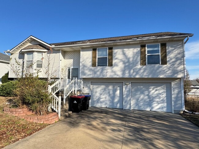 property at 711 Hallbrooke Dr