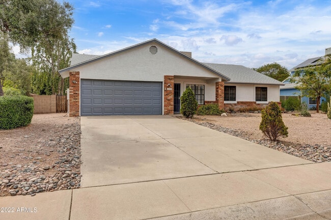 16250 N 64th Pl in Scottsdale, AZ - Foto de edificio - Building Photo
