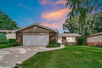 12 W Beech Dr in Schaumburg, IL - Building Photo - Building Photo
