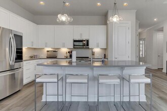 5820 Harper Park Dr in Austin, TX - Building Photo - Building Photo