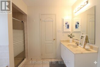 49 Falling River Dr in Richmond Hill, ON - Building Photo - Building Photo