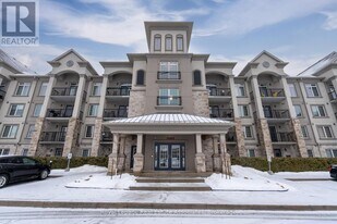 1460 Main St E in Milton, ON - Building Photo