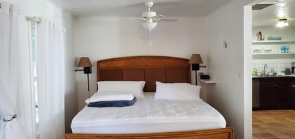 1403 Indian River Ave in Titusville, FL - Foto de edificio - Building Photo