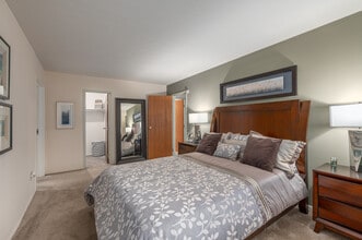 Willowood Apartments in Eastlake, OH - Building Photo - Interior Photo