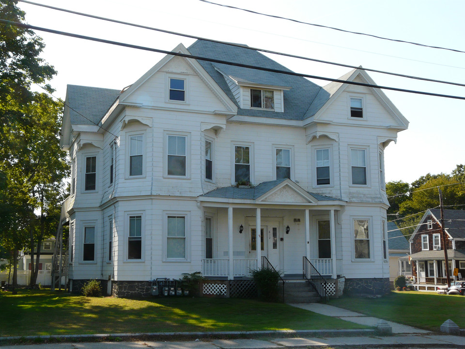 810-812 Washington St in Whitman, MA - Building Photo