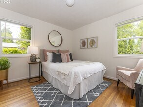 8535 SW 58th Ave in Portland, OR - Foto de edificio - Building Photo