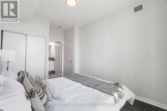 66 Forest Manor Rd in Toronto, ON - Building Photo - Building Photo