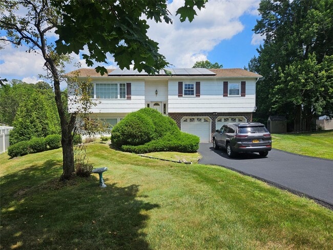 property at 8 Spur Dr