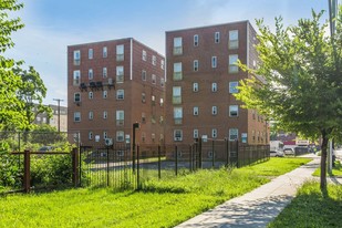 700 51st St NE Apartamentos