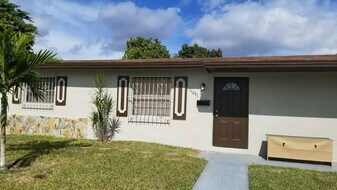 11851 SW 208th St in Miami, FL - Building Photo