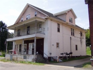 32 Short St in Avella, PA - Building Photo