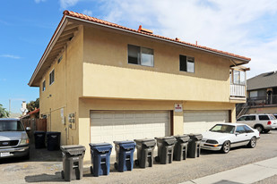 7092 Heil Ave in Huntington Beach, CA - Foto de edificio - Building Photo