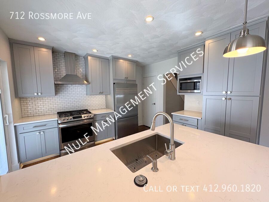 712 Rossmore Ave in Pittsburgh, PA - Building Photo