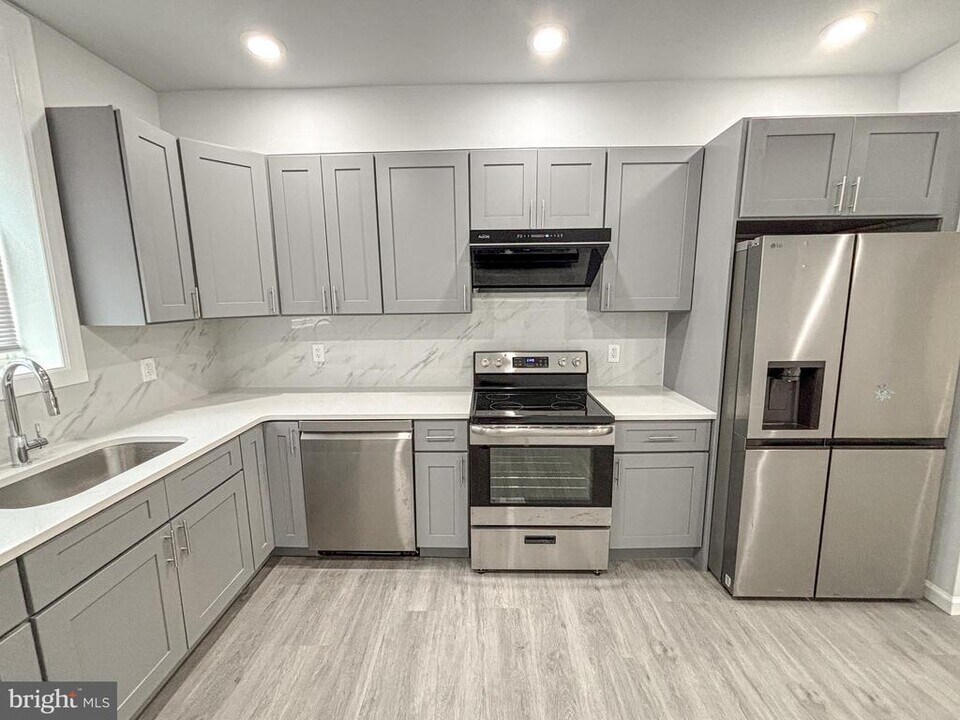 3631 Reed St in Philadelphia, PA - Building Photo