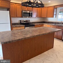 60 Central Square Dr in Prince Frederick, MD - Foto de edificio - Building Photo