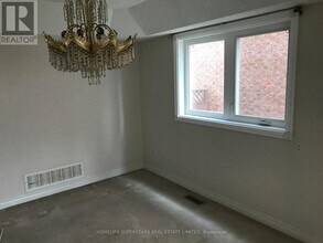 54 Hollybush St in Brampton, ON - Building Photo - Building Photo