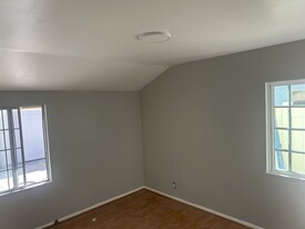 7920 Shoshone Ave in Northridge, CA - Building Photo