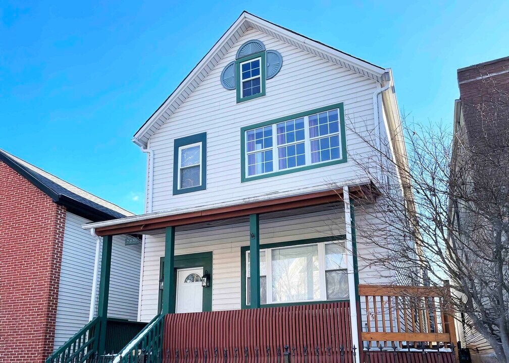 2429 W Cortland St in Chicago, IL - Building Photo