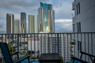 850 N Miami Ave, Unit PENTHOUSE W2010 in Miami, FL - Foto de edificio - Building Photo