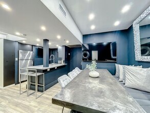834 Ocean Dr in Miami Beach, FL - Building Photo - Building Photo