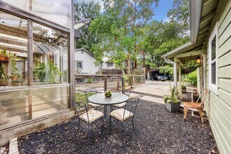 1106 Fairmount Ave in Austin, TX - Building Photo - Building Photo