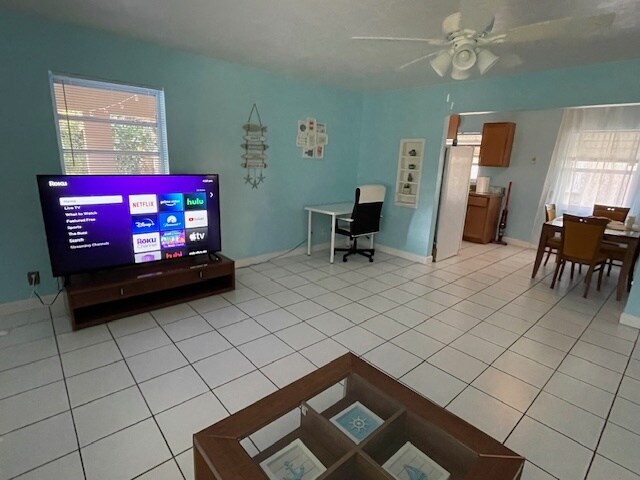 2451 NE 16th St in Pompano Beach, FL - Foto de edificio - Building Photo
