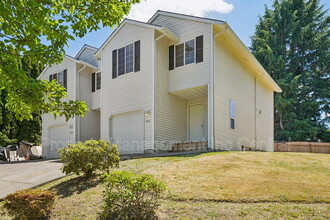 2118 Baines Blvd in Hubbard, OR - Building Photo - Building Photo