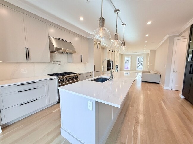 143 Warren Ave in Boston, MA - Building Photo - Building Photo