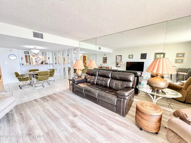 3060 N Atlantic Ave in Cocoa Beach, FL - Building Photo - Building Photo