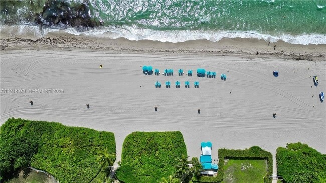 16711 Collins Ave, Unit 1004 in Sunny Isles Beach, FL - Foto de edificio - Building Photo