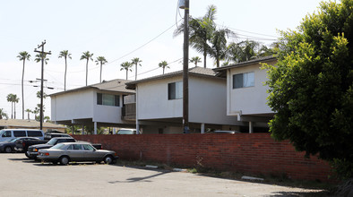 Mauna Loa Apartments in Oceanside, CA - Building Photo - Building Photo