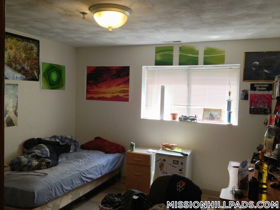 5 Darling St in Boston, MA - Building Photo
