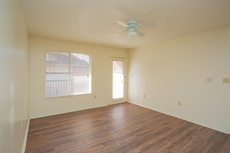 Canterbury Crossing in Abilene, TX - Building Photo - Interior Photo