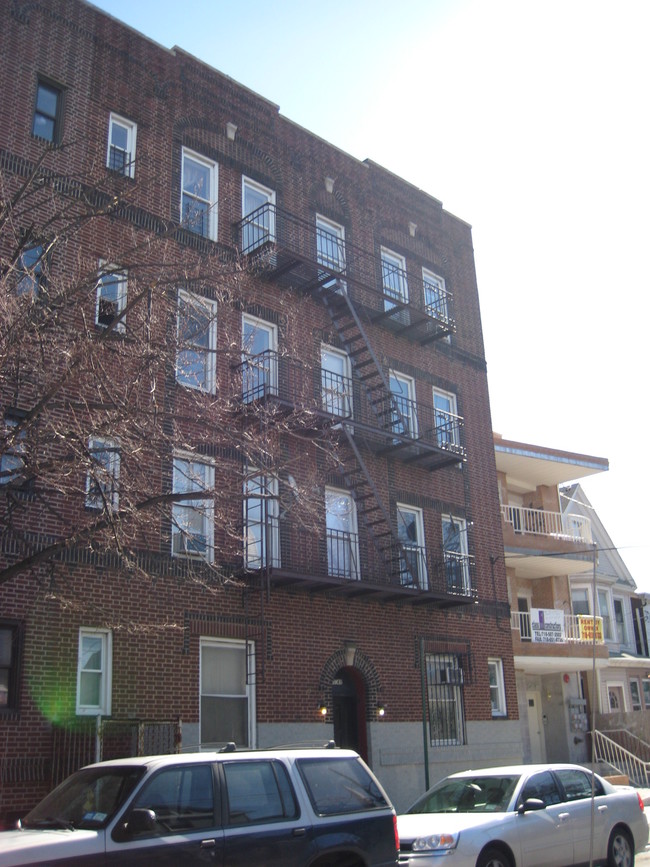 35-41 97th St in Flushing, NY - Building Photo - Building Photo