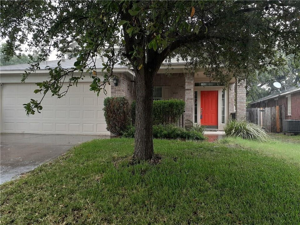 3725 Castle Rock Dr in Round Rock, TX - Building Photo