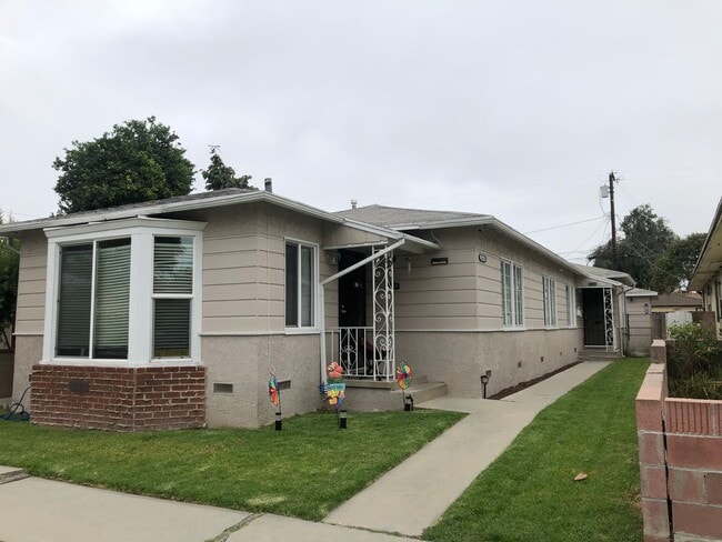 property at 110-112 E Scott St