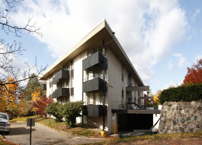 Park Terrace Apartments in Ann Arbor, MI - Building Photo - Building Photo