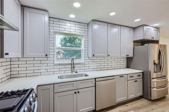 3501 Santa Fe Dr in Austin, TX - Foto de edificio - Building Photo