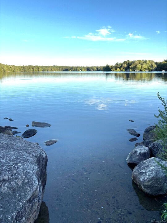 145 Lakeside Dr in Lebanon, CT - Building Photo